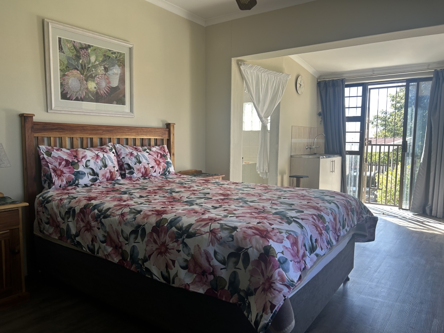 7 Bedroom Property for Sale in Uitsig Western Cape